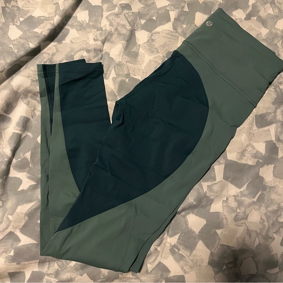 Lululemon Wake and Train 28” size 6 - Picture 3 of 7